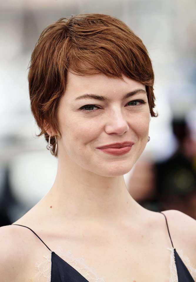 Emma_stone_before_surgery.jpg