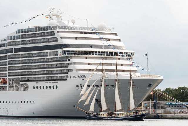 cruise-ship-gcaeaf1539_640.jpg