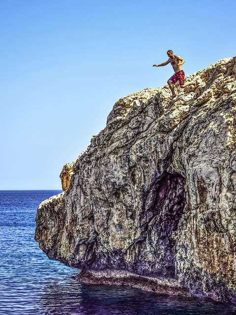 jumping-2505198_640.jpeg