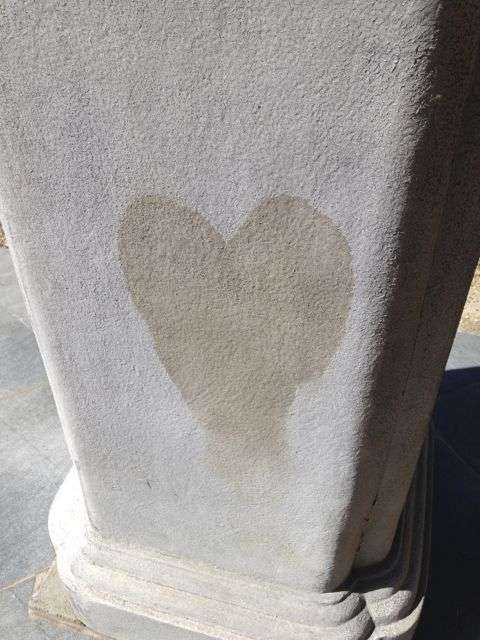 heart_on_pillar.jpg heart_on_pillar.jpg