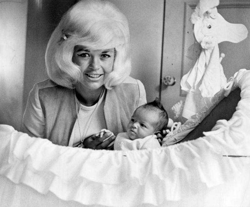 Baby_Mariska_with_Jayne_Mansfield.jpg