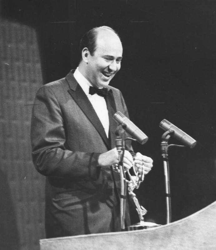 Carl_Reiner_winning_at_1962_Emmys.jpg