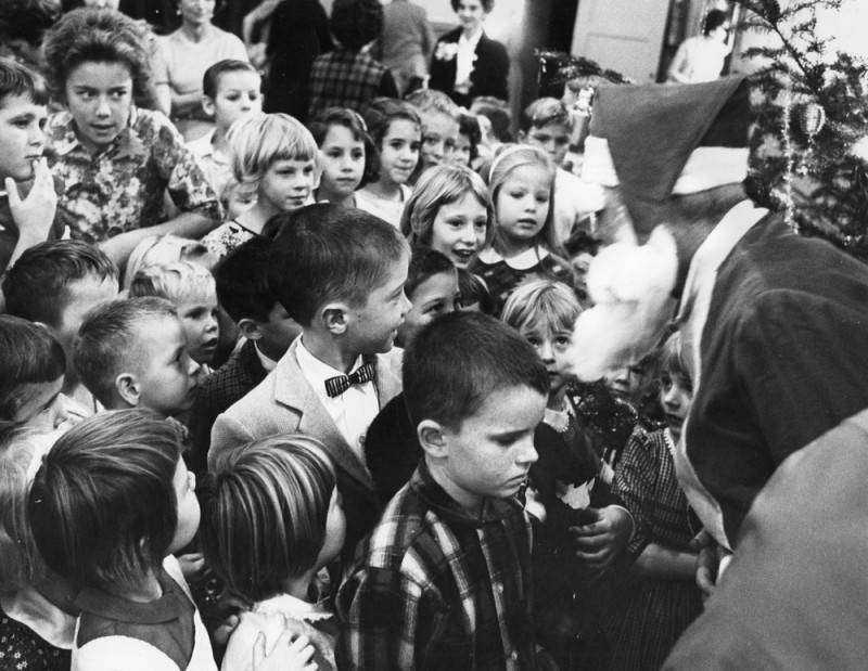 Santa_Greets_Children.jpg