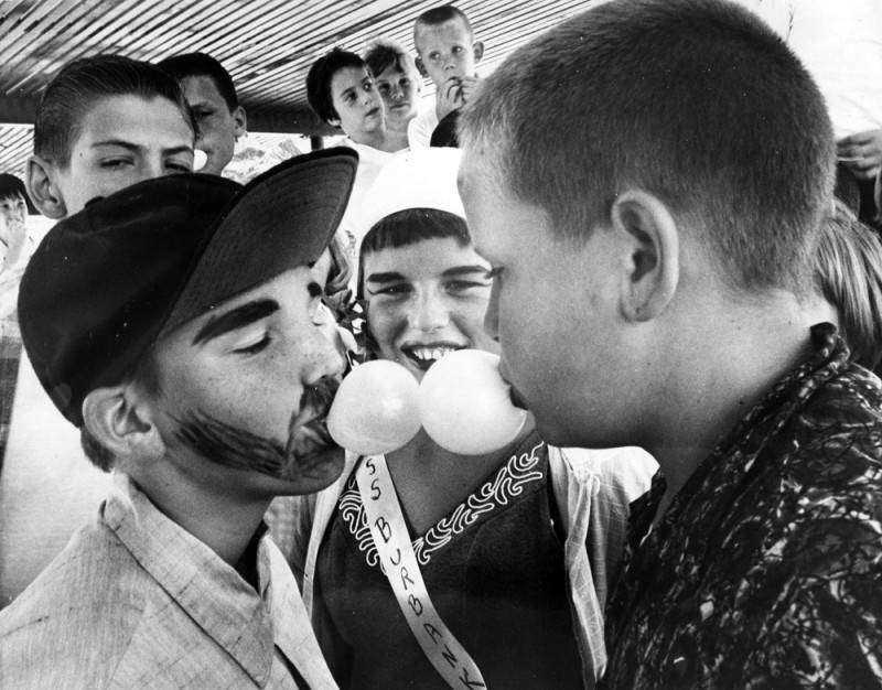 Whos_forever_blowing_bubbles.jpg Whos_forever_blowing_bubbles.jpg