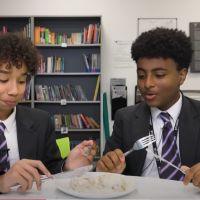 British highschoolers try biscuits and gravy