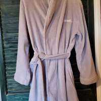 Woman's cozy robe